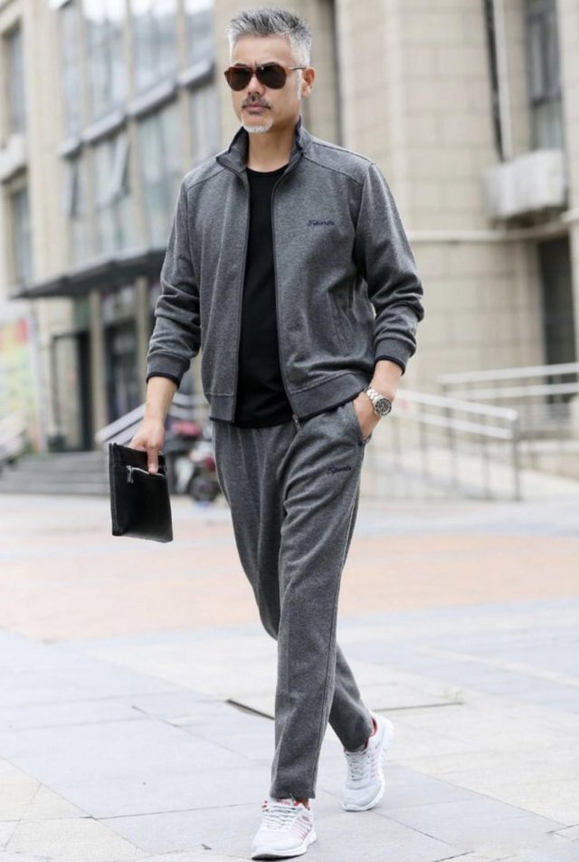 中年男士时尚攻略：告别黑灰，尝试这些“减龄色”让你焕发青春活力