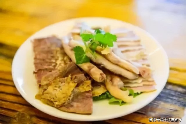 鲁菜盛宴：十大经典名菜，满足吃货们的味蕾享受