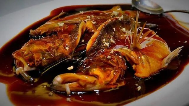 浙江美食盛宴：西湖醋鱼荣登榜首，十大经典名菜引领味蕾之旅