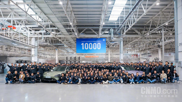 小米SU7破纪录仅用32天，第10000辆整车下线，展现科技速度