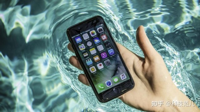 手机进水了如何快速处理(手机进水能修好吗)