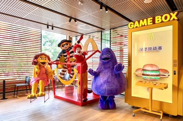 金拱门＂六周年庆，麦当劳中国宣布，未来五年内在中国开到10000家餐厅