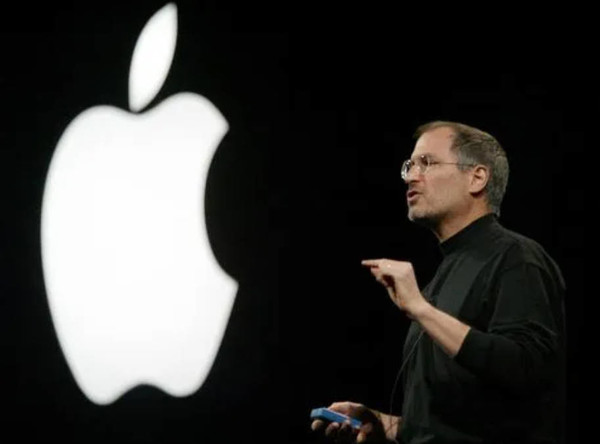 苹果加入内卷大战，iPhone 15问世后开始脱离＂神坛