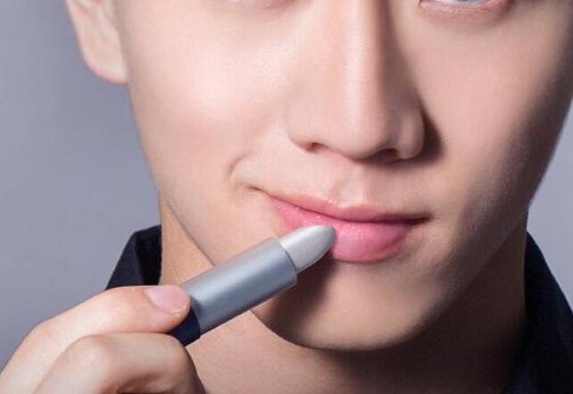 男士冬季护唇攻略：告别干燥嘴唇的实用方法