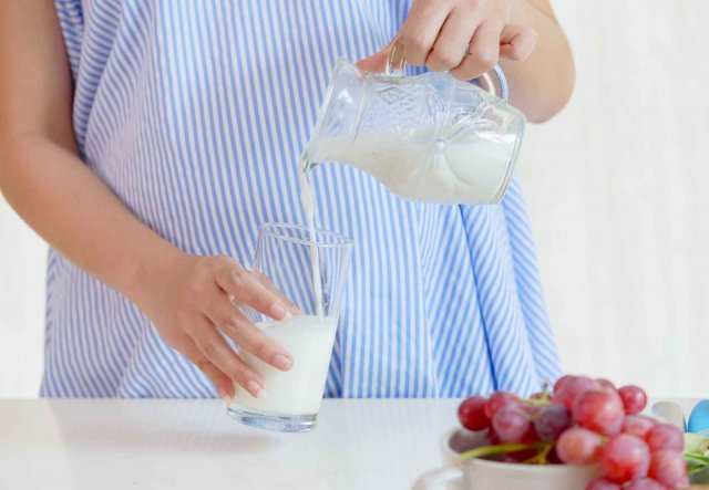 如何科学解释喝牛奶和配方奶的问题