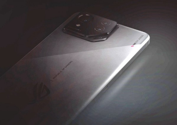 ROG Phone 8震撼来袭：骁龙8代新机，游戏界的终极利器