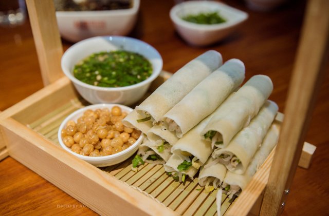 杭州美食探索：揭秘八大特色小吃，品味江南风味