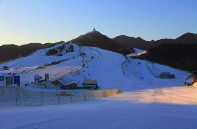 北京南山滑雪场门票价格是多少 南山滑雪场适合初学者吗