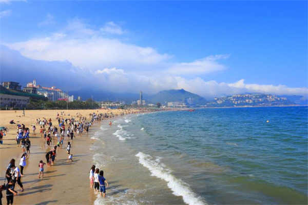 深圳公园广场热门榜你可以在海岸边玩耍享受凉爽的海水