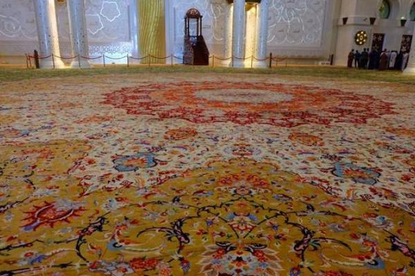 波斯地毯6万美元(六万美元一平米的波斯地毯)