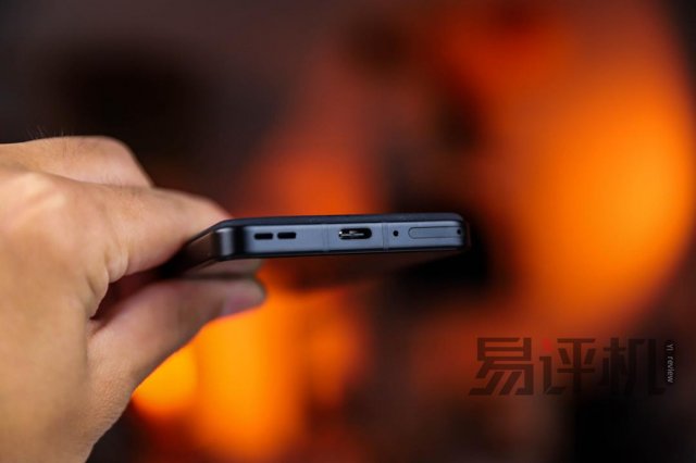 华硕ZenFone 10：小屏手机体验，细节惊艳
