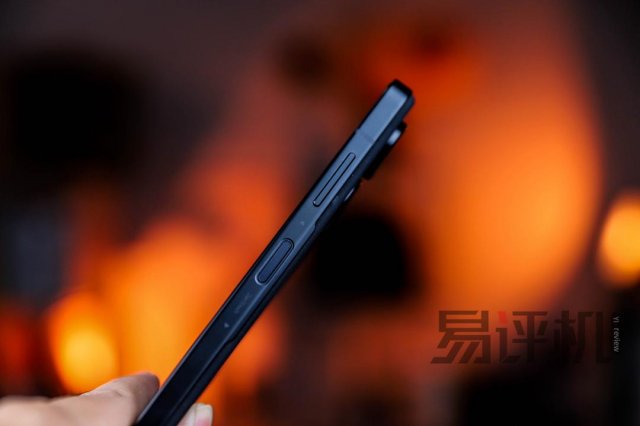 华硕ZenFone 10：小屏手机体验，细节惊艳