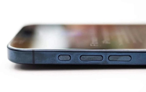 iPhone 15系列闪变色问题引热议，消费者疑虑新机质量