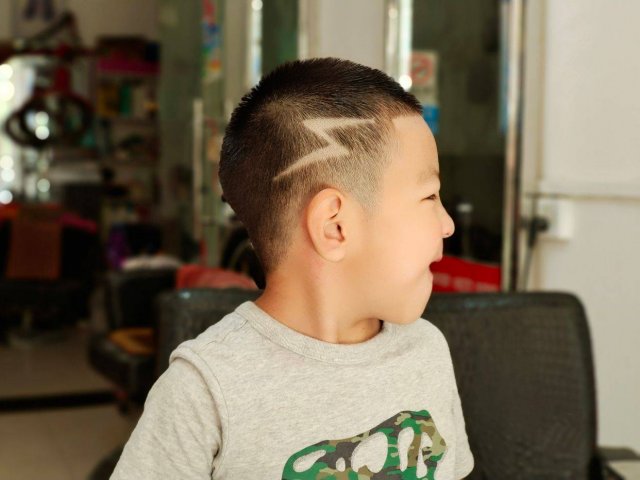 儿童发型男孩短发寸头，儿童发型男孩短发寸头 阳光