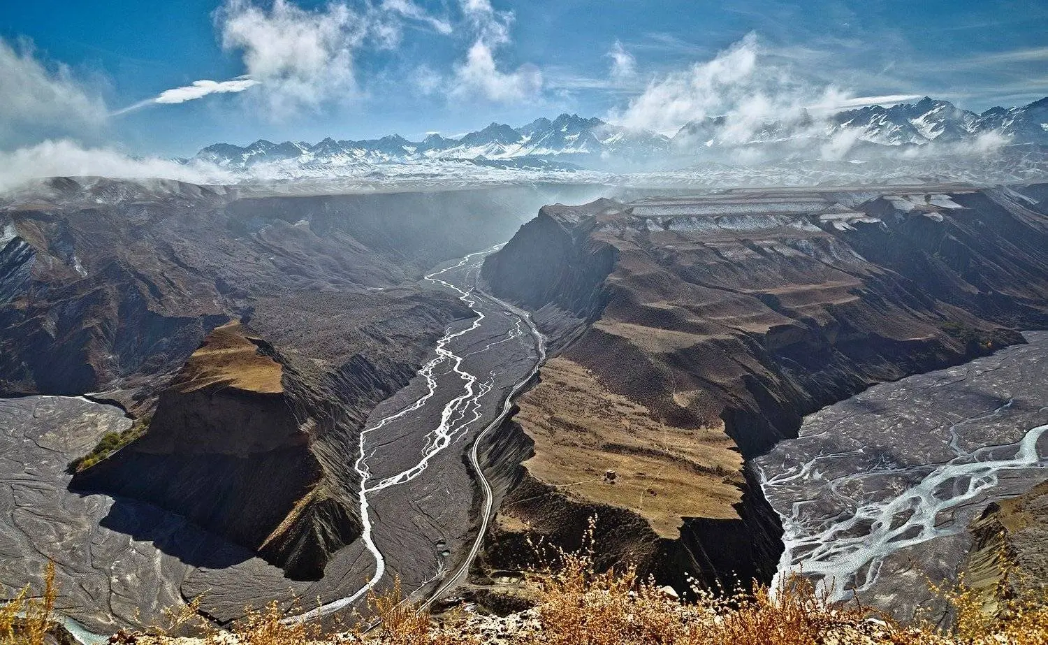 探秘新疆塔城：安集海大峡谷的壮丽风光等你来领略