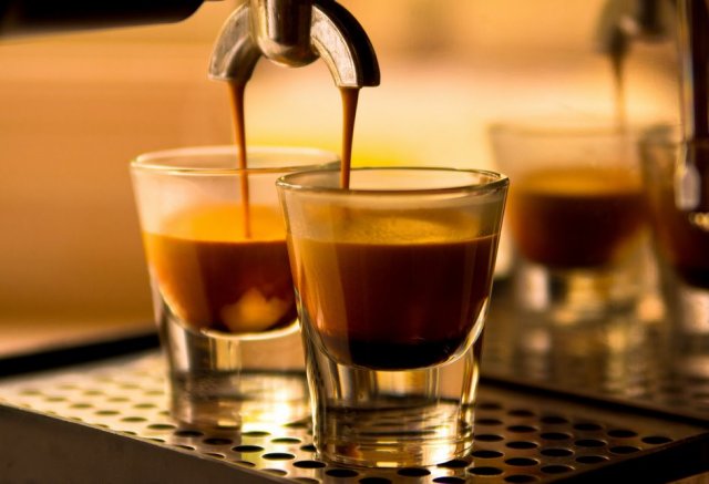 星巴克有哪几种咖啡，星巴克的美式是否是意式浓缩兑水而成的