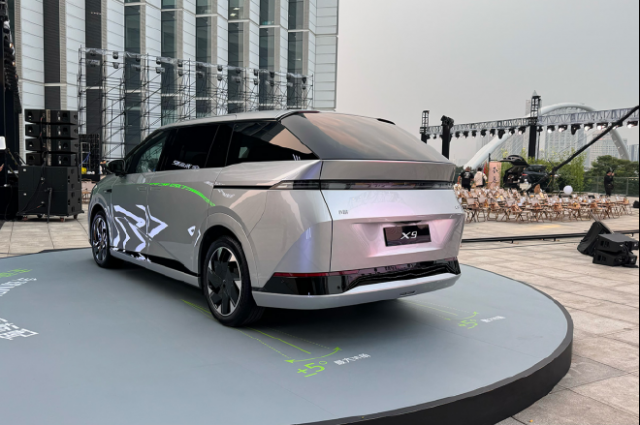 小鹏X9震撼上市，35.98-41.98万元售价区间，引领智能电动汽车新潮流