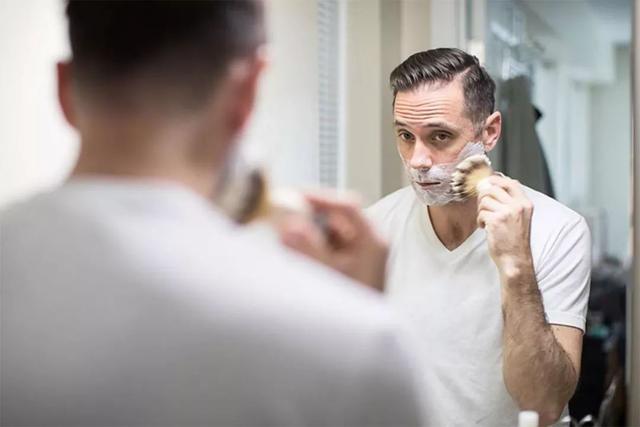 男士护肤秘籍：6个实用小技巧助你养成良好护肤习惯