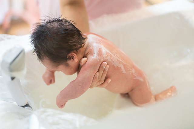 婴儿不能洗澡，宝宝不能洗太多澡