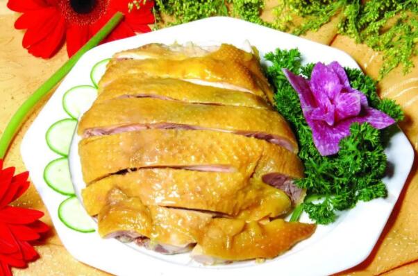 客家十大名菜梅州盐烤鸡主要在广东流行