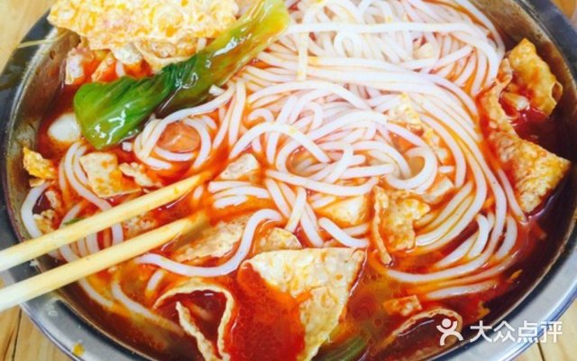 柳州美食盛宴：六大特色招牌，螺蛳粉称霸榜首
