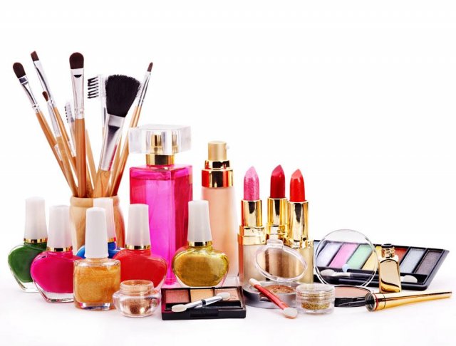 哪个品牌的进口化妆品最受欢迎「如何选择适合自己肤质的进口化妆品」