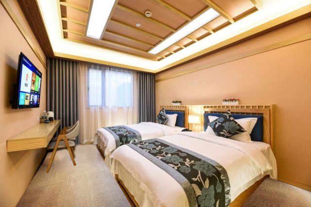 上海极乐汤川沙温泉酒店高级大/双床房1晚套餐含双早+2大1