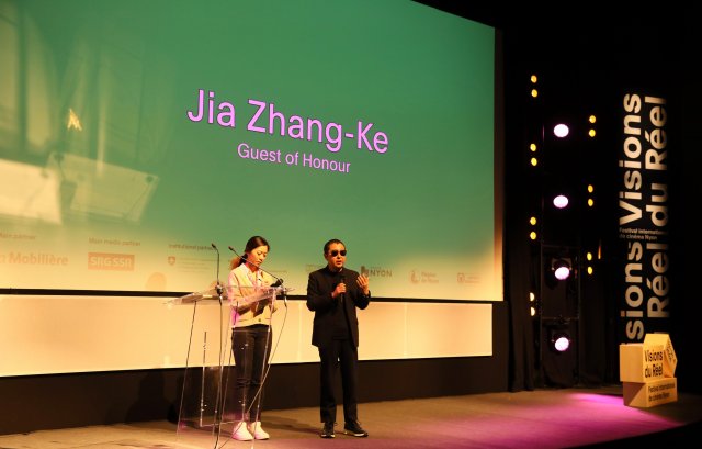 贾樟柯荣获第55届瑞士尼翁真实电影节“荣誉大奖”，再次证明国际影坛对他的高度