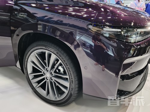 零跑C16惊艳亮相北京车展，20万封顶满配售价，6月正式开售