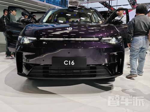 零跑C16惊艳亮相北京车展，20万封顶满配售价，6月正式开售