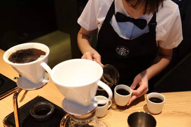 星巴克罐装黑咖啡的热量「星巴克黑咖啡减脂减压吗」