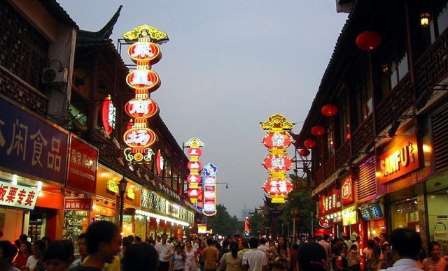 上海有哪些小吃街列出如下10个上海的小吃街(上海小吃街美食街排名)