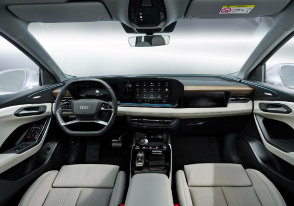 奥迪Q6 e-tron亮相进博会，明年上市在即，电动豪华SUV引领未来