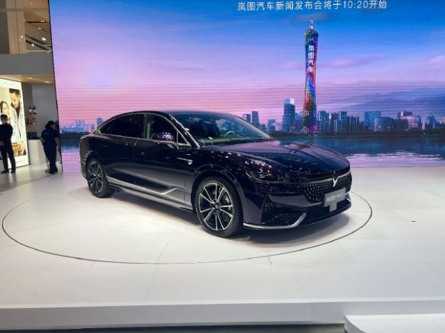岚图追光PHEV亮相广州车展，26.69万起预售，领跑新能源豪华轿车市场