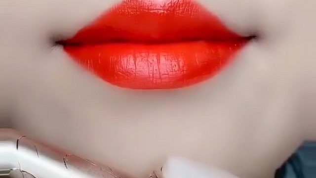 打造完美唇部魅力：女性美唇保养秘籍
