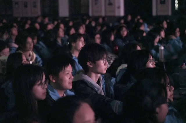 湖南第一师范特别放映《出发》：师生共赴电影思政课，启迪思想之旅