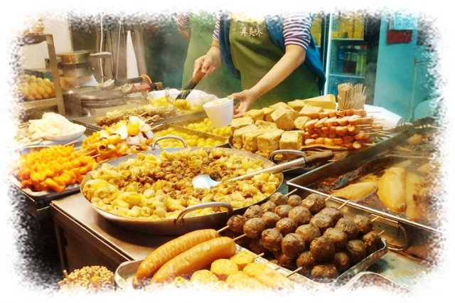 香港美食探索：10款街头小吃必尝，车仔面上榜，你尝试过吗