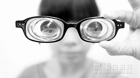 爱尔眼科上市十周年主题月摘镜优惠活动开启，一起变美