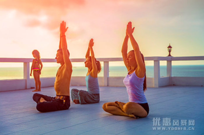 瑜伽初学者应该掌握转动骨盆，让瑜伽减肥达到更佳效果
