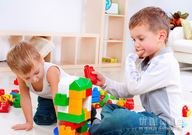 家长应该如何帮助孩子挑选出合适的儿童玩具？
